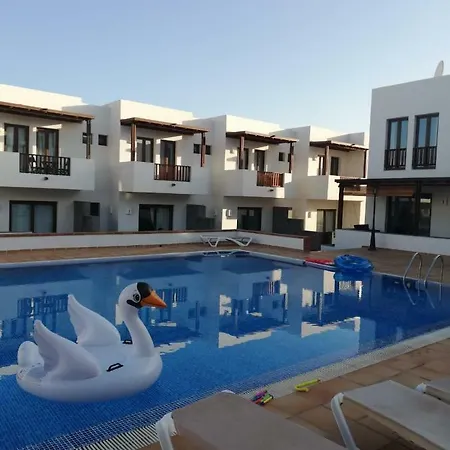 Noray Swan Duplex Right At The Pool Hébergement de vacances *
